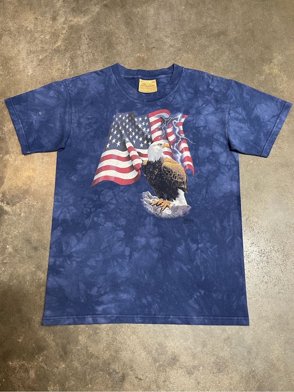 Vintage 90s The Mountain Eagle Flag Graphic Tee USA
